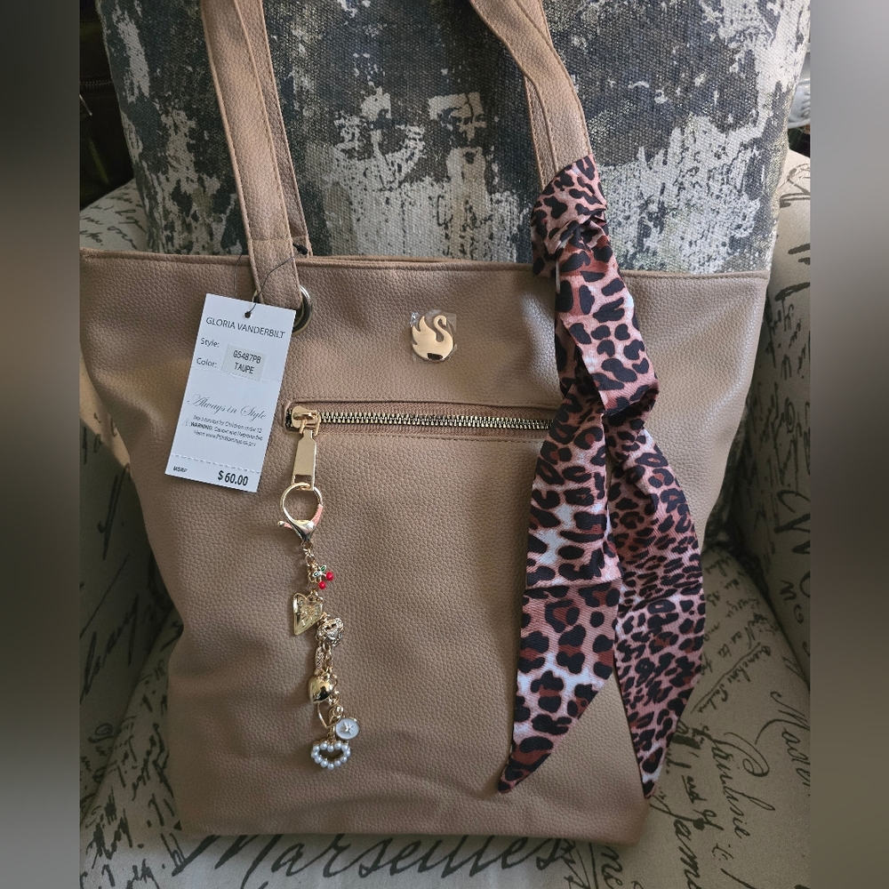 Gloria Vanderbilt Grainy Tote NWT w/ Bag Charm & Twilly